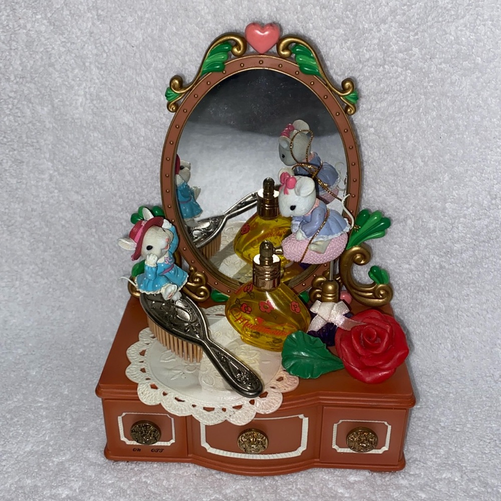 1994 Lustre Fame Maestro Mouse Little Dresser Music Box Its a Small World 509185